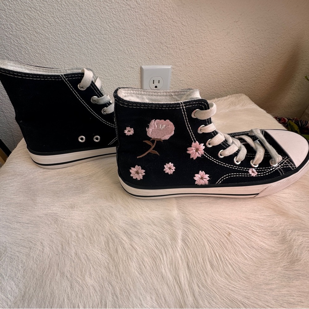 Boutique. High Top Black Canvas Sneakers Lace Up Embroidered Shoes Size 7
